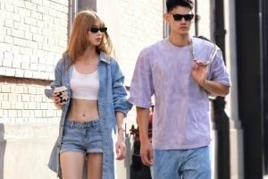 有点小帅！颜鹏更新社媒晒其与女友出街组图：夏天的味道