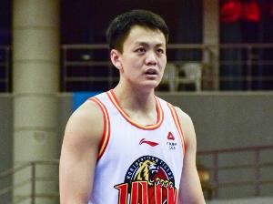 媒体人：吉林男篮今夏想节省开支 姜宇星一直在寻找合适的球队