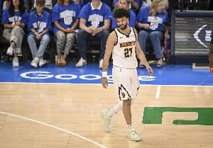 阿德尔曼：穆雷度过了很棒的休赛期 他看起来状态很好&心理上也是