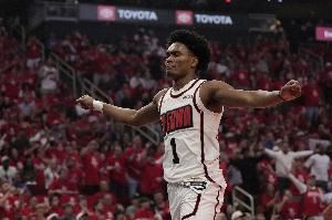 比之威少如何？KD谈阿门：我认为我们从未见过这种类型的运动能力