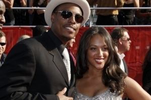 有没有边撒钱边让一堆女孩👄你的🦅？皮尔斯：撒钱的事倒没有