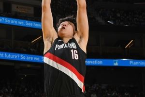 媒体人：小杨这14分展现很多特点 这种比赛过后他会越来越放松