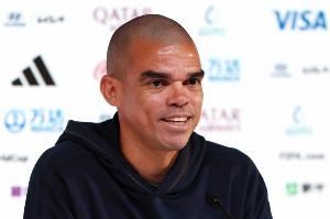 佩佩：在穆帅执教皇马期间，阿隆索经常与其交流并提出自己见解