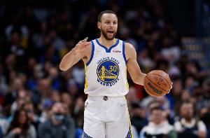 库里：开局就是背靠背&4天3战 我们赢了和掘金的硬仗 今晚也很拼