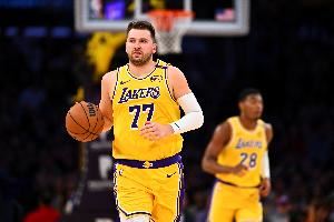 八村：首节被换下场时才发现东契奇已经得到17分了 我当时惊呆了