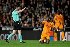 国家德比主裁索托执法两队战绩：皇马14胜6平2负，巴萨6胜5平3负