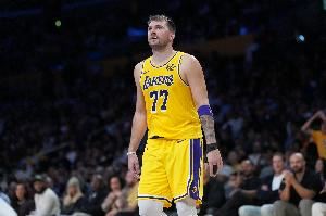 Shams：东契奇左手手指扭伤及左腿挫伤 至少缺阵一周