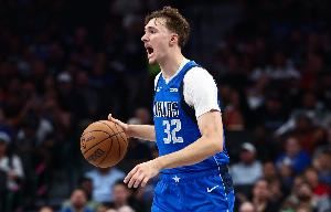 名记：弗拉格在大学高中都没打过控卫 独行侠将不得不依赖拉塞尔